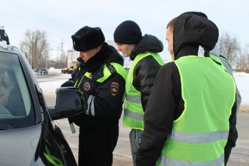 В рамках всероссийской акции «Студенческий десант», приуроченной ко Дню российского студенчества, возможность пройти кратковременную стажировку в подразделение ГИБДД получили учащиеся техникума г.Бугуруслана