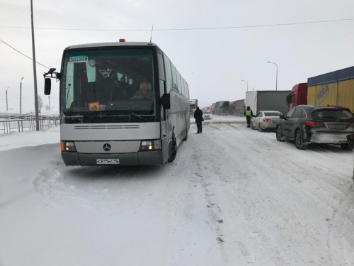 В Северном районе сотрудники полиции эвакуировали автобус с детьми на автодороге М-5 Москва-Челябинск.