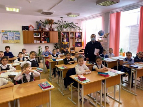 Полицейские в Домбаровском районе проводят профилактические занятия в школах