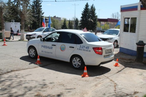 В Бугуруслане сотрудники полиции и отделение ДОСААФ провели традиционные соревнования по автомногоборью