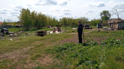 В Курманаевском районе сотрудники полиции обеспечили охрану места обнаружения снарядов