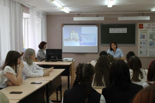 В рамках проведения Дня правовой помощи детям, приуроченного к Международному дню защиты детей, сотрудники полиции встретились со студентами Бугурусланского педагогического колледжа