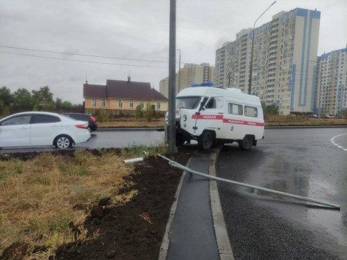 В Оренбурге в результате ДТП пострадала фельдшер скорой медицинской помощи