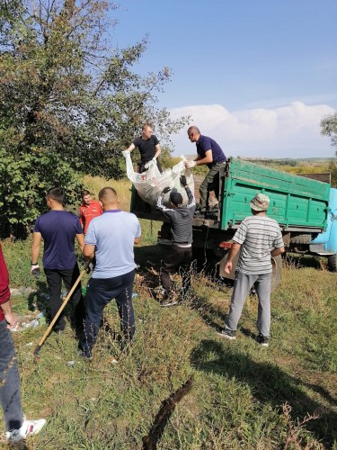 Сотрудники ОМВД России по Саракташскому району в рамках экологической акции «Зеленая Россия» провели субботник на роднике