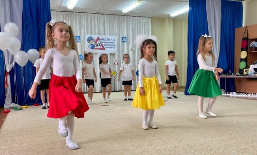 Полицейские провели мероприятие "Неделя осторожного пешехода " в детском саду города Оренбурга