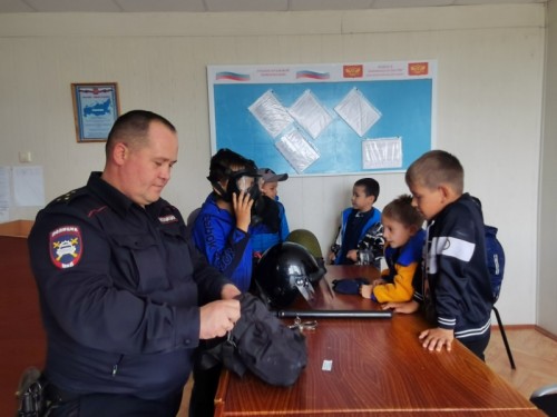 Сотрудники Госавтоинспекции провели экскурсию для юных помощников полиции