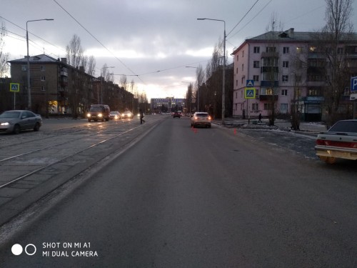 В Новотроицке полицейские устанавливают обстоятельства ДТП, в котором пострадала женщина-пешеход