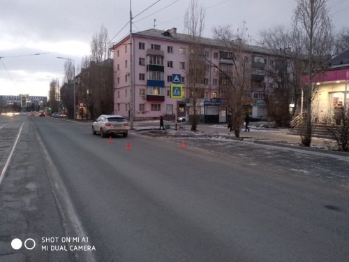 В Новотроицке полицейские устанавливают обстоятельства ДТП, в котором пострадала женщина-пешеход