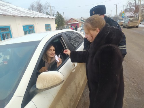 Школьники Бугуруслана раздали водителям бумажных журавлей в День памяти жертв ДТП