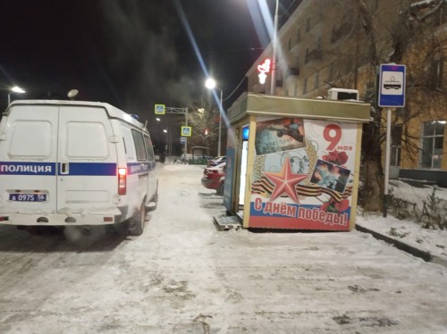 В Новотроицке полицейские ППС оперативно задержали подозреваемого в грабеже табачного ларька