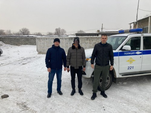 В Новотроицке полицейские ППС оперативно задержали подозреваемого в грабеже табачного ларька