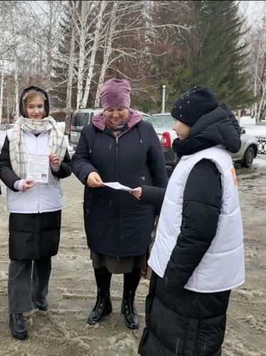 Полицейские совместно с общественниками проводят акцию «Мама за безопасность»