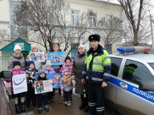 В Бугуруслане полицейские провели акцию"Мама водитель – мой ангел хранитель!"