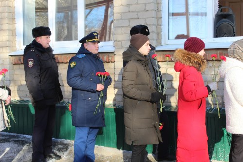 В ЗАТО Комаровский увековечили память героя-земляка Сергея Абрамчика