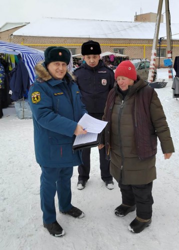 На территории Октябрьского района сотрудники полиции и МЧС провели профилактические рейды