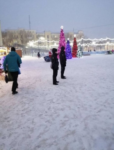 В Оренбурге полицейские обеспечивают охрану общественного порядка