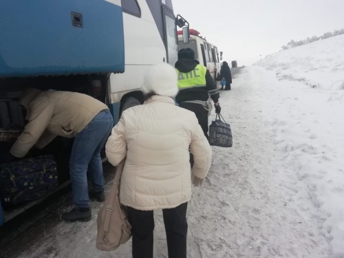 Госавтоинспекторы Северного района помогли эвакуировать пассажиров из горящего автобуса