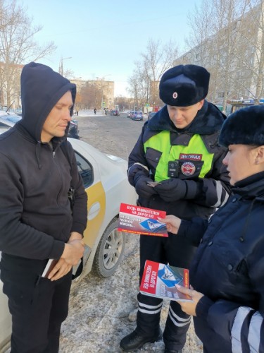 Сотрудники ГИБДД Оренбурга провели рейд «Пешеход, пешеходный переход»