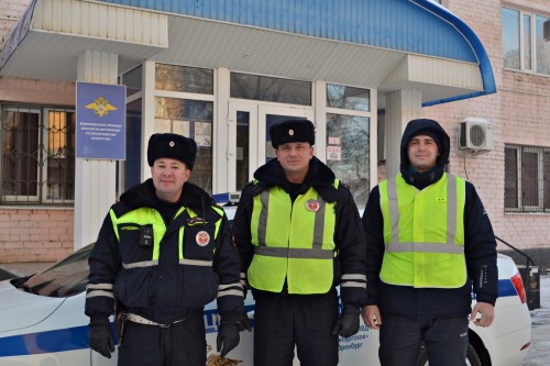  Оренбурженка поблагодарила инспекторов ГИБДД за оказанную помощь на Нежинском шоссе