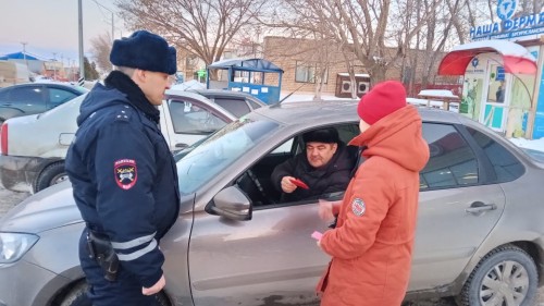 В Северном районе сотрудники полиции провели профилактическую акцию «Письмо водителю» и напоминая о дорожной безопасности