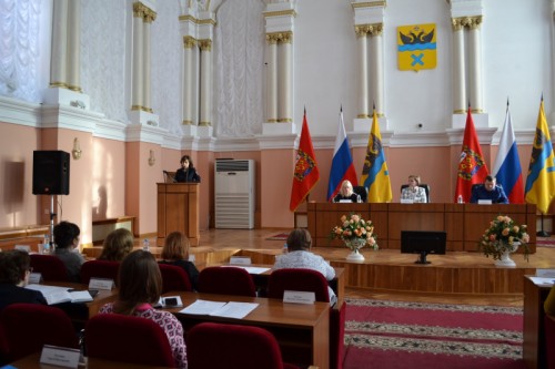 В Оренбурге сотрудник полиции приняла участие в расширенном заседании комиссии по делам несовершеннолетних и защите их прав