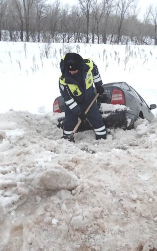 Полицейские спешат на помощь