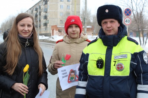 "Цветы для автоледи" на дорогах ЗАТО Комаровский