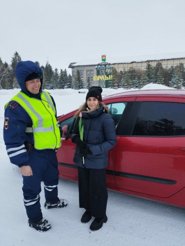 В Международный женский день полицейские поздравили АвтоЛеди.