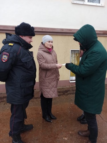 В рамках акции "Сообщи, где торгуют смертью" общественники раздали памятки