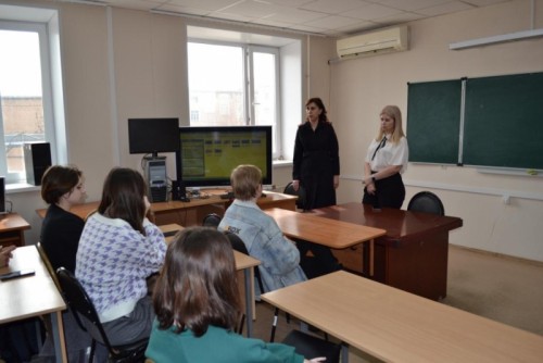 В Оренбурге полицейские провели профилактическую беседу на тему экстремизма со студентами ОГУ