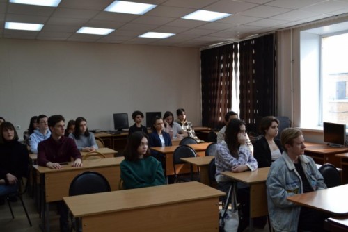 В Оренбурге полицейские провели профилактическую беседу на тему экстремизма со студентами ОГУ