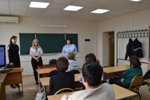 В Оренбурге полицейские провели профилактическую беседу на тему экстремизма со студентами ОГУ