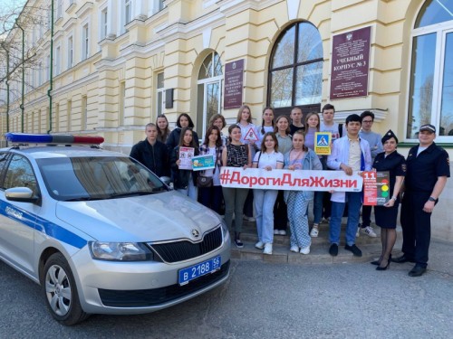 В Оренбурге сотрудники ОГИБДД встретились со студентами центра СПО ИДО ОрГМУ