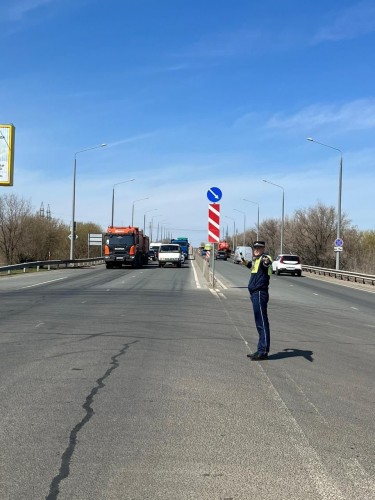 Сотрудники ГИБДД просят тех, кто приезжает к местам захоронений на автомашинах, соблюдать правила парковки.