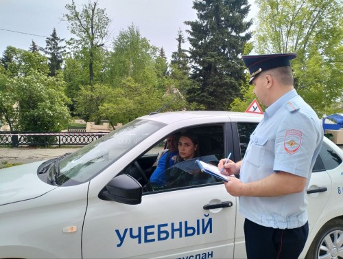 В Бугуруслане сотрудники полиции и отделение ДОСААФ провели традиционные соревнования по автомногоборью