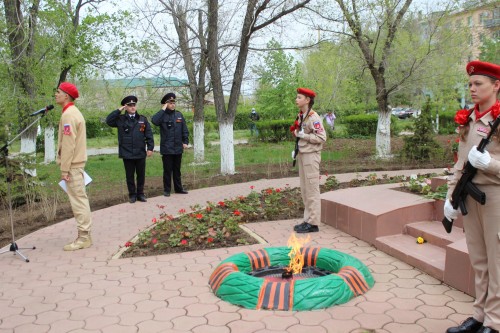 В ГО ЗАТО Комаровский прошла церемония возложения цветов к мемориалу, посвященному Великой Отечественной войне