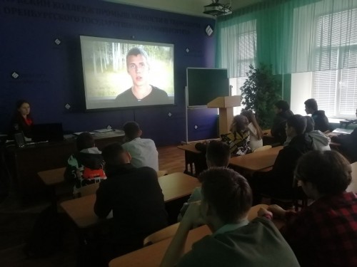 В рамках антинаркотического месячника и акций «Призывник», "Сообщи, где торгуют смертью", а также ОПМ "МАК"сотрудники полиции пообщались со студентами ГАПОУ «Бузулукский колледж промышленности и транспорта».