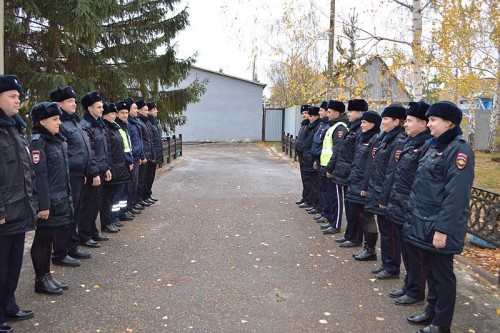 В Шарлыке прошёл строевой смотр в связи с переходом на зимнюю форму одежды.