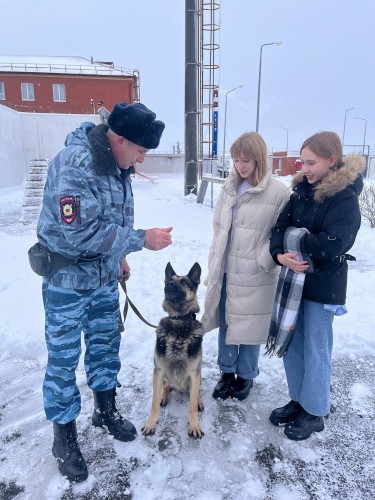 Абдулинские полицейские организовали для школьников экскурсию в отдел полиции