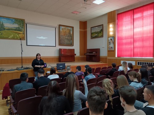 В Бузулуке и Бузулукском районе полицейские проводят встречи со школьниками