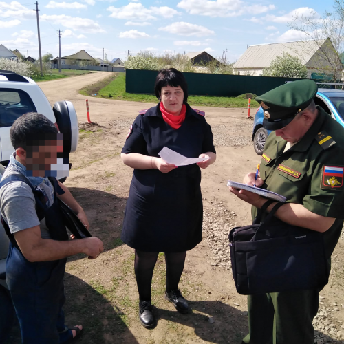 В селе Ташла начались рейды для вручения повесток мигрантам, получившим гражданство Российской Федерации.