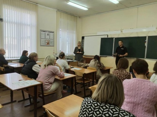 В Бугуруслане сотрудники Госавтоинспекции проводят «Родительские всеобучи» по Правилам дорожного движения