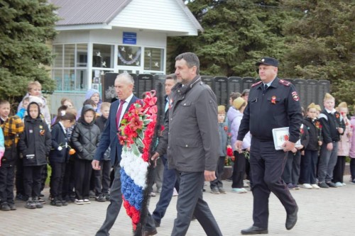 В память о великом подвиге нашего народа начальник ОП № 1 (дислокация с. Грачевка) МО МВД России «Бузулукский» принял участие в торжественном мероприятие "Спасибо деду за Победу!".