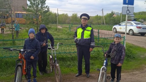 Сотрудники ГИБДД, общественники провели профилактическое мероприятие в рамках акции «Внимание, дети!»